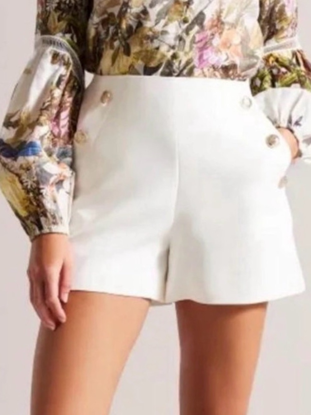 Zara White High-Waist Button Front Women’s Shorts